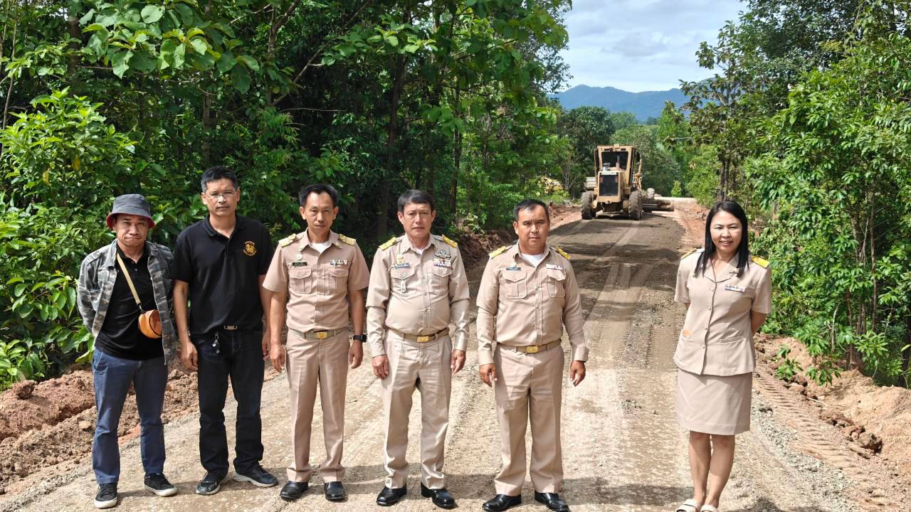 ตรวจงาน บดอัดถนนสายห้วยห้อม ม.8
